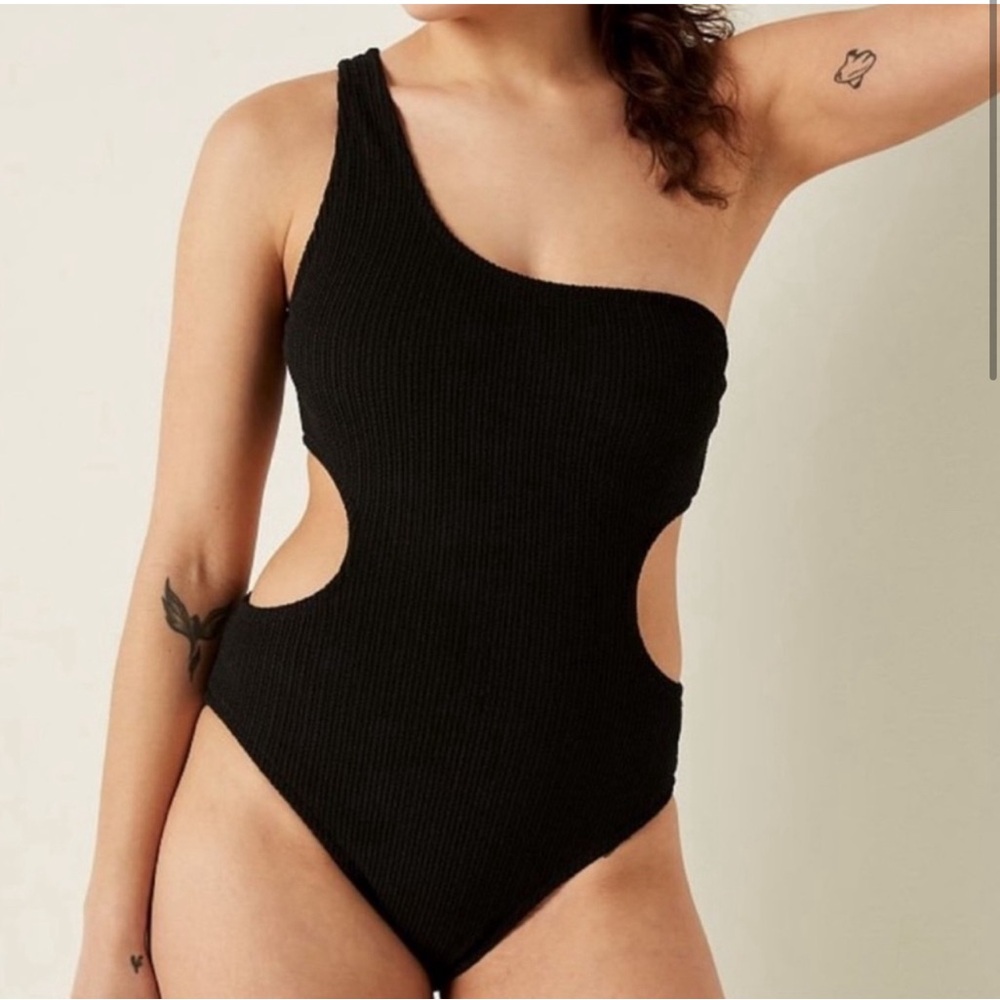 NWT VS PINK One Shoulder Cut Out Bathing suit Black One Piece size Large